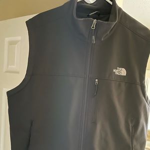 Men’s North Face vest